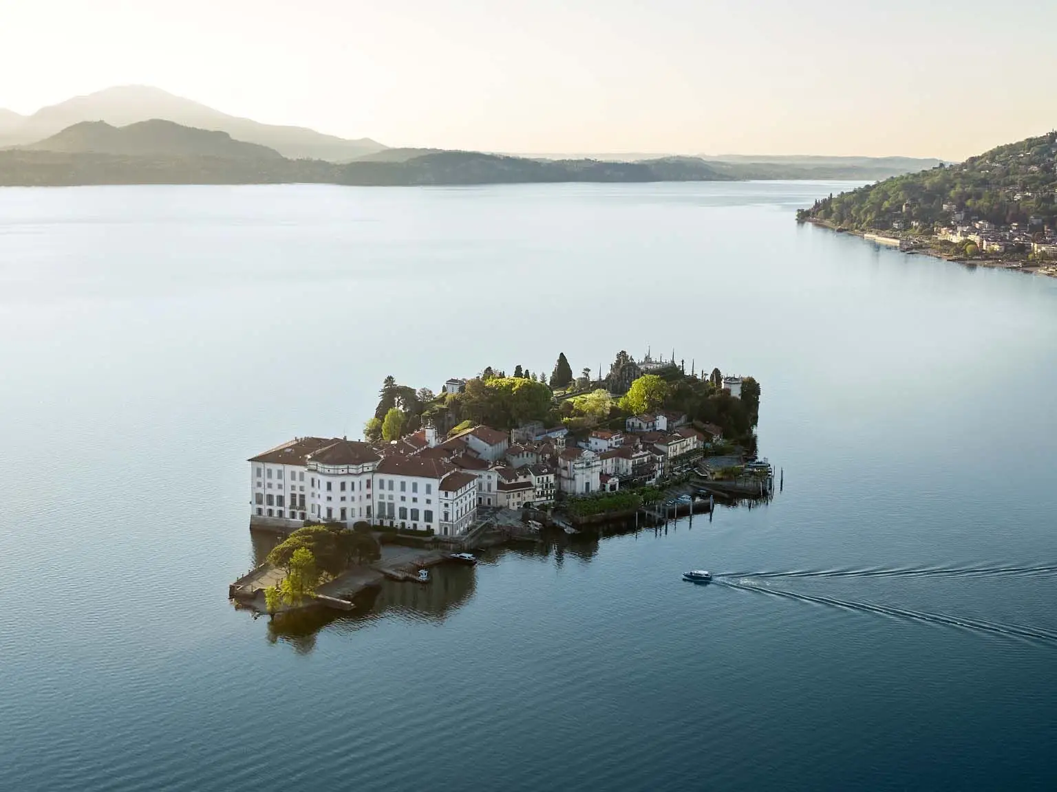 特色主图—louis-vuitton-cruise-2024-贝拉岛-Isola Bella